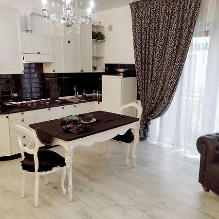Alloggio Turistico Giulietta E Romeo - Intero Appartamento - Villafranca Di Verona, Zimmer, Holiday Rooms Exteriör bild