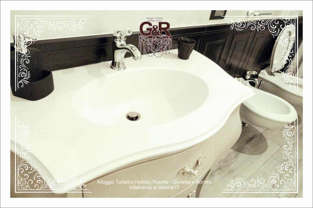Alloggio Turistico Giulietta E Romeo - Intero Appartamento - Villafranca Di Verona, Zimmer, Holiday Rooms Exteriör bild