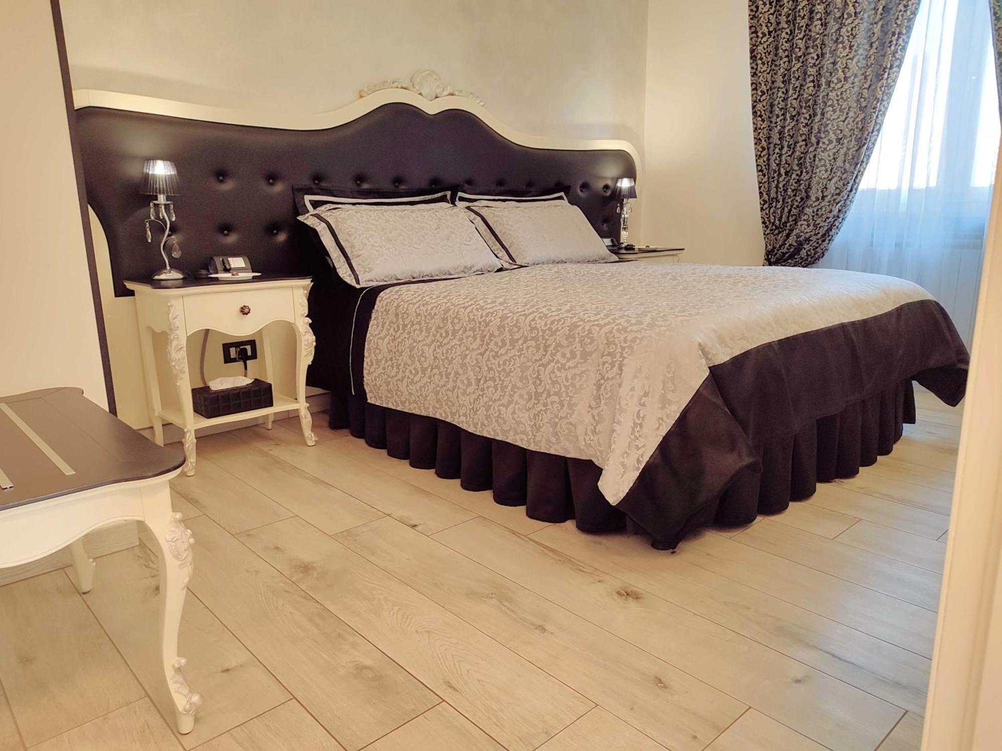 Alloggio Turistico Giulietta E Romeo - Intero Appartamento - Villafranca Di Verona, Zimmer, Holiday Rooms Exteriör bild
